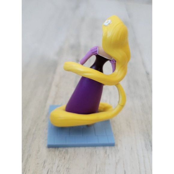 Jakks Disney Rapunzel Tangled Pascal Pixar toy figure - Picture 4 of 6